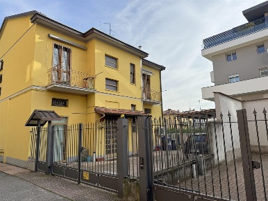 Foto Casa indipendente in via cederna, Monza Cederna di 296 m² con 6 locali