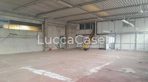 Foto Capannone industriale a Pescaglia Camaiore Paese di 330 m² in vendita