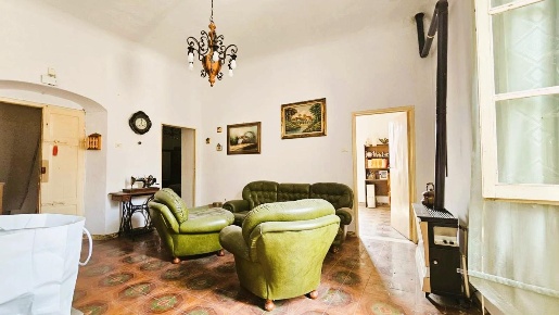 Foto Appartamento a Massa Centro di 101 m² con 5 locali in vendita