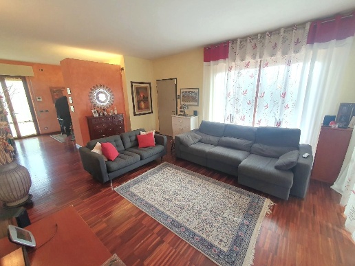 casa indipendente in vendita a Lucca in zona San Pietro a Vico