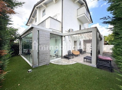 Foto Appartamento a Montignoso Marina Verde, Renella di 85 m² con 3 locali