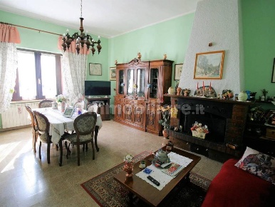 Foto Casa indipendente a Roccastrada di 147 m² con 6 locali in vendita