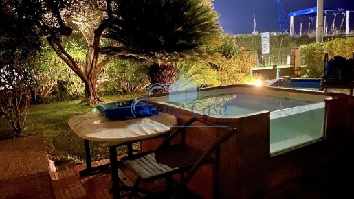 Foto Villa unifamiliare a Ameglia Centro di 180 m² con 5 locali in vendita