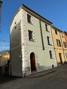 Foto Ufficio a Massa Centro di 30 m² con 8 locali in affitto