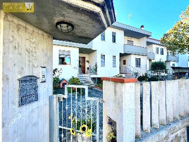 Foto Villa a schiera in Via Rossini, Sant'Omero Garrufo di 135 m²