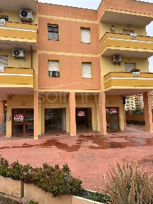 Foto Locale commerciale a Sestu di 117 m² con 2 locali in vendita