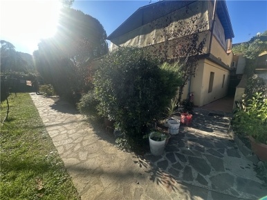 Foto Appartamento in VIA DEI CERRETI 1, Lastra a Signa di 250 m² in affitto