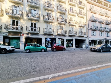 Foto Negozio in Corso Giannone 84, Caserta Corso Trieste di 90 m²