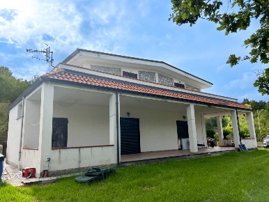 Foto Casa indipendente in Macchia, Roccagloriosa di 220 m² con 5 locali