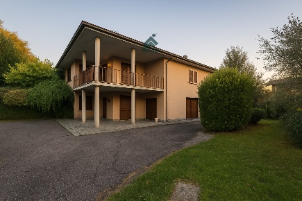 Foto Villa singola in VIA LUINI 3, Olgiate Comasco Centro di 765 m²