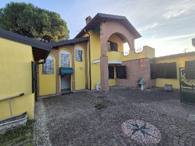 Foto Villa unifamiliare in VIA PELORITANA 35, Garbagnate Milanese Centro