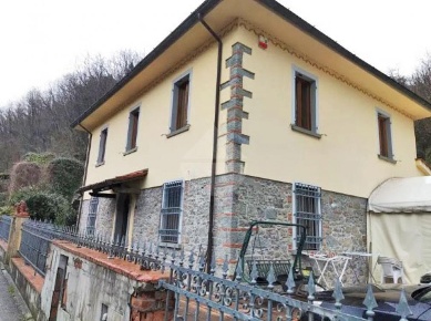 Foto Villa unifamiliare in Via delle Cartiere, Villa Basilica di 252 m²
