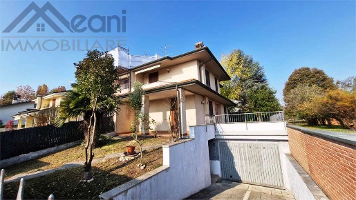 Foto Villa unifamiliare in VIA DEL MONUMENTO, Certosa di Pavia di 192 m²