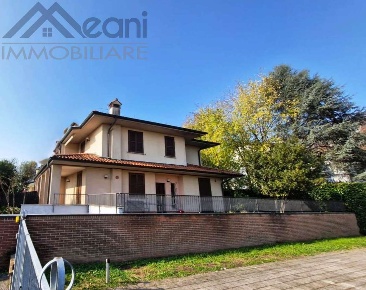 Foto Villa unifamiliare in Via Monte Grappa, Zeccone Centro di 192 m²