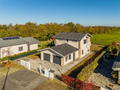 Foto Villa unifamiliare in Via Girondola, Cavriago di 165 m² con 5 locali