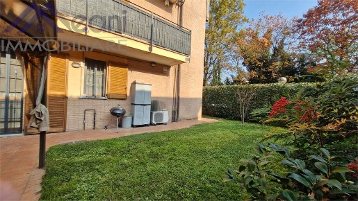 Foto Appartamento in Via Staffora, Opera Centro di 95 m² con 3 locali