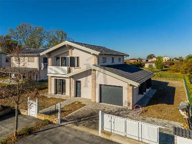 Foto Villa unifamiliare in Via Girondola, Cavriago di 200 m² con 5 locali