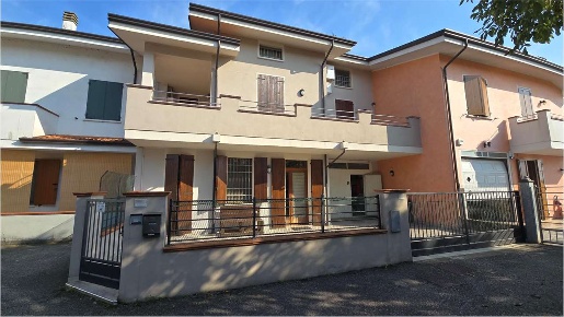 Foto Appartamento a Goito di 195 m² con 5 locali in vendita