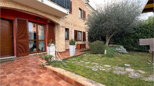 Foto Appartamento a Osimo di 111 m² con 4 locali in vendita