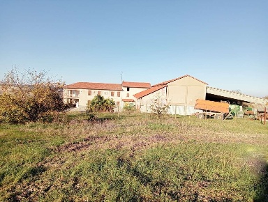 Foto Rustico a Lu e Cuccaro Monferrato di 700 m² con 11 locali in vendita