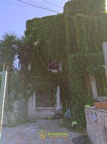 Foto Appartamento in Traversa Strigari n. 18, Pozzuoli di 540 m² all'asta