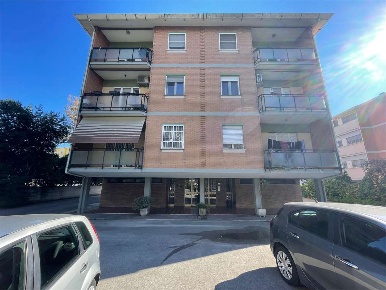 Foto Appartamento a Latina di 114 m² con 6 locali in vendita
