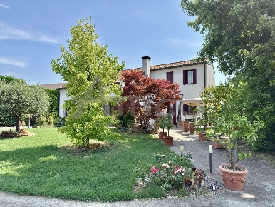 Foto Villa singola in Via delle Industrie RO, Bosaro di 170 m² con 8 locali