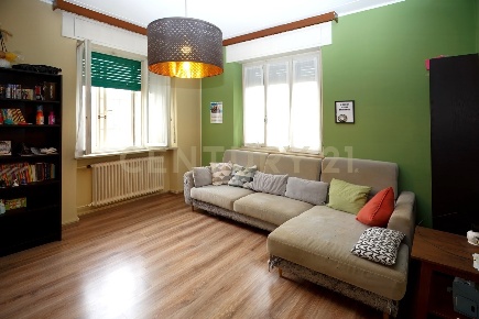 Foto Appartamento in Via Brigata Piemonte 18, Verona di 94 m² con 5 locali