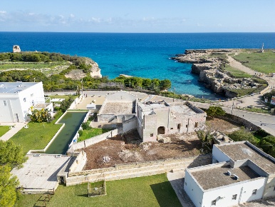 Foto Villa unifamiliare in SP366 9, Melendugno di 421 m² con 7 locali