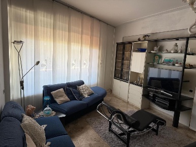 Foto Villa bifamiliare a Carrara Centro di 720 m² con 20 locali in vendita