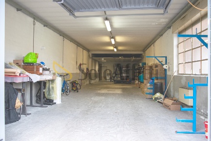 Foto Magazzino a Cabiate di 130 m² con 1 locali in affitto