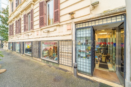 Foto Attività commerciale in Viale Liegi 49, Roma di 161 m² con 4 locali