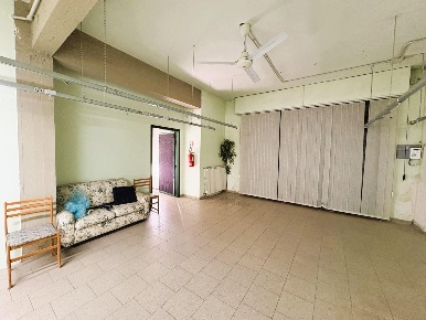 Foto Locale commerciale a Empoli Serravalle - Tinaia di 130 m² con 2 locali