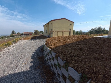 Foto Casa indipendente a Medesano di 330 m² con 6 locali in vendita