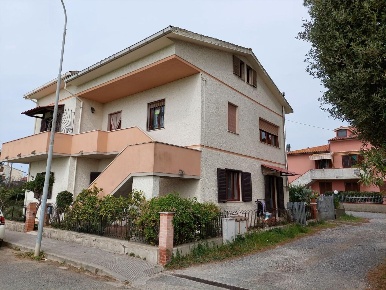 Foto Villa bifamiliare a Rosignano Marittimo Rosignano Solvay di 240 m²