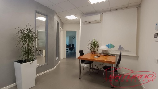 Foto Ufficio a Capannori Lammari - Lunata di 95 m² con 5 locali in vendita