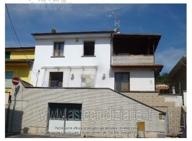 Foto Appartamento a Capraia e Limite Limite di 103 m² con 5 locali