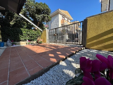 Foto Villa a schiera a Viareggio Torre del Lago di 85 m² con 5 locali