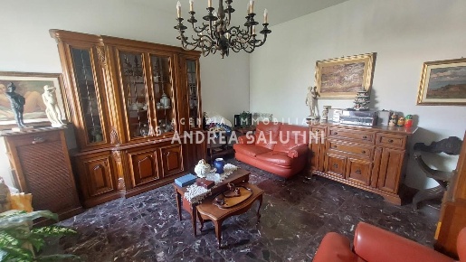 Foto Appartamento a Pontedera Oltrera di 105 m² con 6 locali in vendita