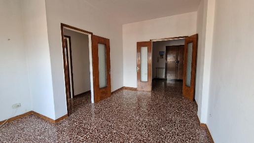 Foto Appartamento a Carrara Marina di Carrara di 81 m² con 5 locali