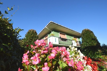 Foto Villa unifamiliare a Lucca Sant'Angelo di 250 m² con 9 locali