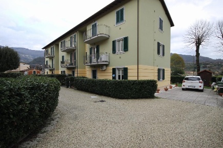 Foto Appartamento a Lucca Ponte a Moriano di 77 m² con 4 locali in vendita