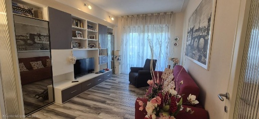 Foto Appartamento a Viareggio Centro di 90 m² con 5 locali in vendita