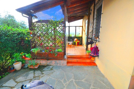 Foto Appartamento a Vezzano Ligure di 110 m² con 5 locali in vendita