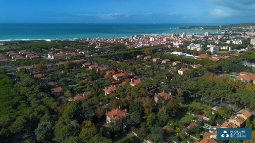 Foto Villa unifamiliare in via dante 26, Rosignano Marittimo di 299 m²