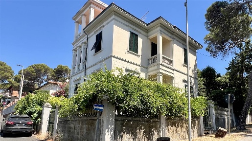 Foto Appartamento a Livorno Quercianella di 164 m² con 4 locali in vendita