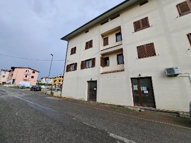 Foto Negozio in Via Mariano Romiti, Vejano di 35 m² con 2 locali in vendita