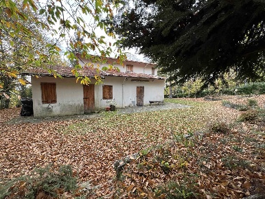 Foto Villa unifamiliare a Pistoia Piteccio di 162 m² con 10 locali