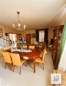 Foto Villa bifamiliare a Anzio Villa Claudia di 164 m² con 9 locali