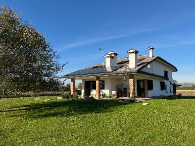 Foto Villa unifamiliare a San Giorgio in Bosco Paviola di 358 m² in vendita